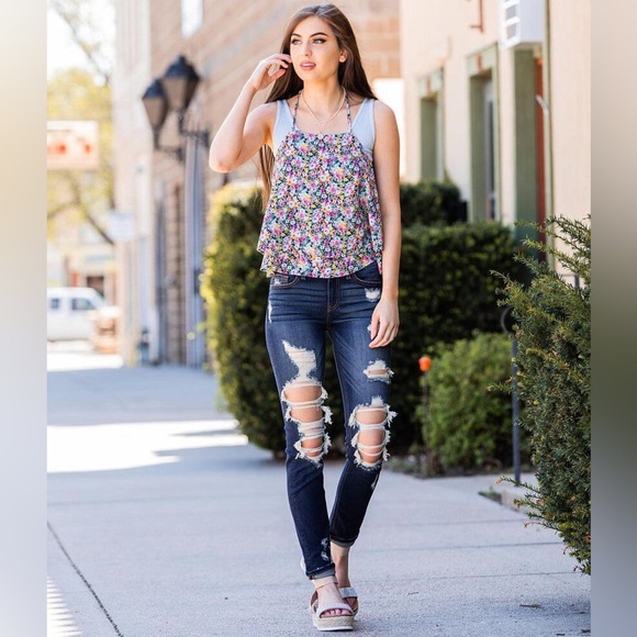 WILLOW & ROOT FLORAL TOP - Picture 5 of 6